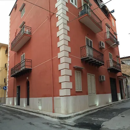 Del Centro E