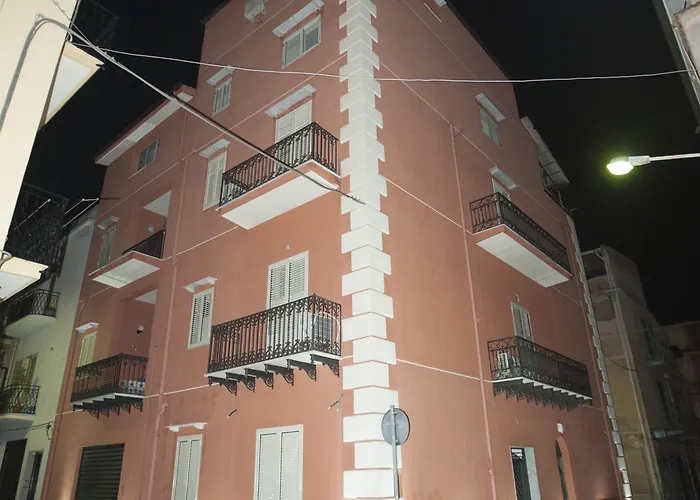 Del Centro E
