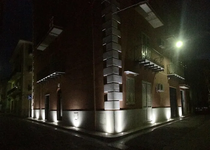 לינה וארוחת בוקר Del Centro E 4*